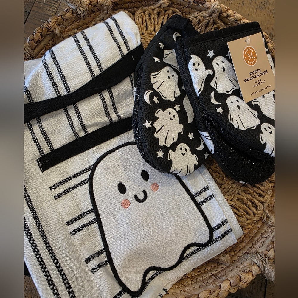 Cupcakes And Cashmere Apron And Martha Stewart Cooking Mitts